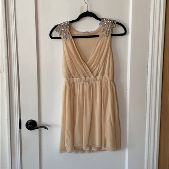 Charlotte Russe Dresses & Skirts - Champagne chiffon-shoulder detailing dress size XS